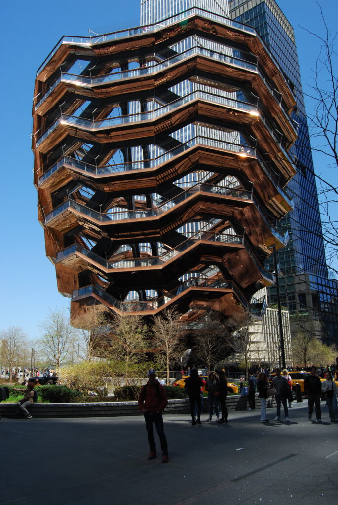 The Vessel, structure architectural couleur bronze ressemblant à un nid d'abeille, New York.